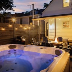 The Paper Plane | Hot Tub • Fire Pit • Grill