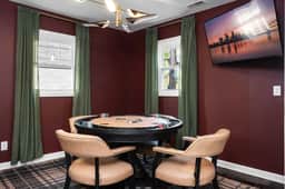 The Paddock~Hot Tub, Fire Pit, Mini Golf, Walkable