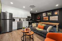 Stable #5 ~ Mini Golf, Fire Pits, Games, Walkable