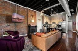 The Manhattan ~ Hot Tub, Fire Pit, Grill & Chill
