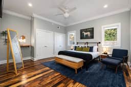 The Boulevardier~Hot Tub, Fire Pit, Mini Golf, BBQ