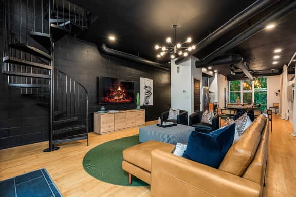 The Rickhouse | 6BR, Hot Tub, Firepit, NuLu