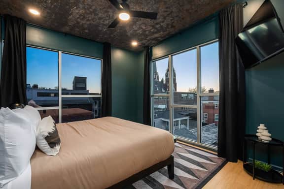The Rickhouse | 6BR, Hot Tub, Firepit, NuLu