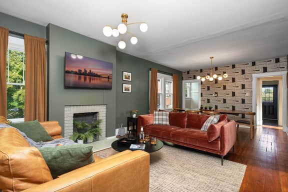 The Paddock~Hot Tub, Fire Pit, Mini Golf, Walkable