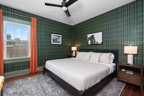 The Paddock~Hot Tub, Fire Pit, Mini Golf, Walkable