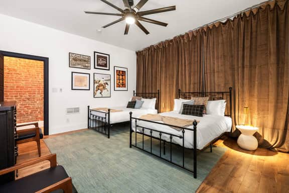 Stable #1 ~Walkable, BBQ, Fire Pits, Mini Golf