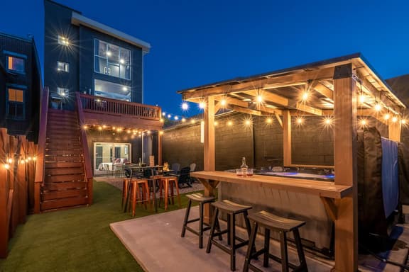 The Rickhouse | 6BR, Hot Tub, Firepit, NuLu