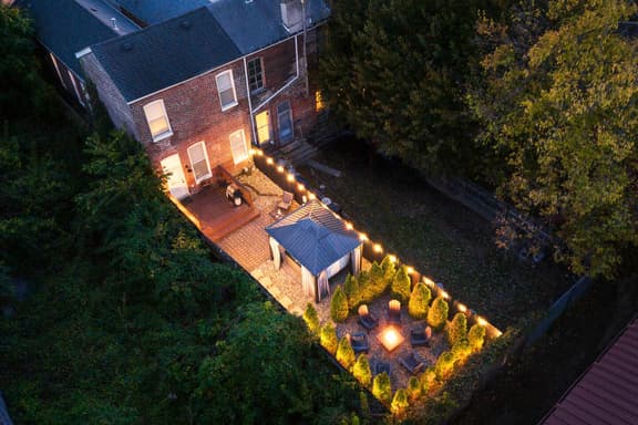 The Manhattan ~ Hot Tub, Fire Pit, Grill & Chill