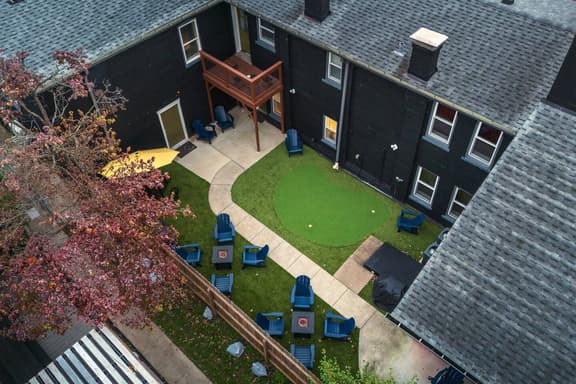Stable #4 ~Walkable, Fire Pits, BBQ, Mini Golf