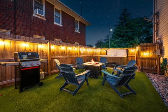 The Old Fashioned | Hot Tub, Fire Pit, Mini Golf - Image 1