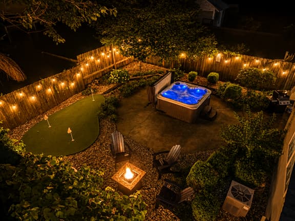 The Long Shot ~ Mini Golf, Hot Tub, Fire Pit, BBQ - Image 1